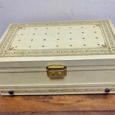 Sale Photo Thumbnail #483: Lined inside, note that music box does not wind or work.