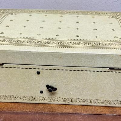Sale Photo Thumbnail #481: Lined inside, note that music box does not wind or work.
