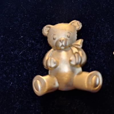 Sale Photo Thumbnail #257: Brooches- 2 bears 1 bunny