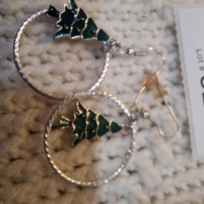 Sale Photo Thumbnail #268: 4 pair Christmas earrings