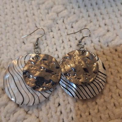 Sale Photo Thumbnail #314: 3 pair of dangle earrings
