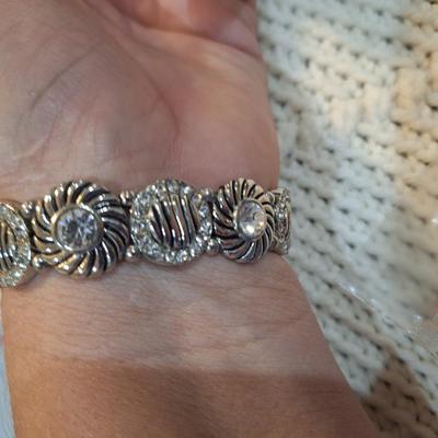 Sale Photo Thumbnail #328: silver tone stretchy bracelet