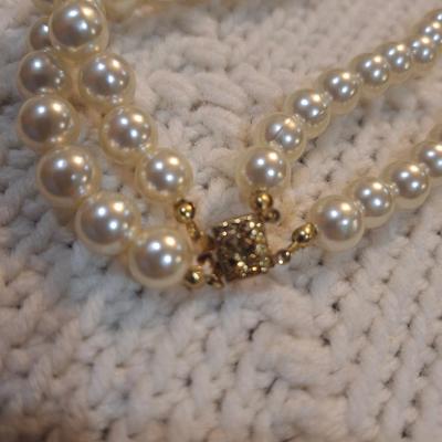 Sale Photo Thumbnail #457: Faux pearl necklace