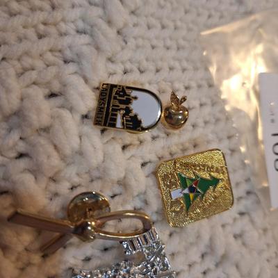 Sale Photo Thumbnail #479: group of pins