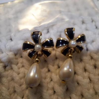 Sale Photo Thumbnail #539: 3 pairs earrings, black formal earrings- no backs