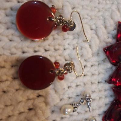 Sale Photo Thumbnail #550: 4 pairs earrings reds and other