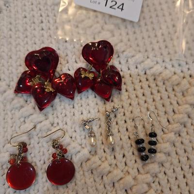 Sale Photo Thumbnail #547: 4 pairs earrings reds and other