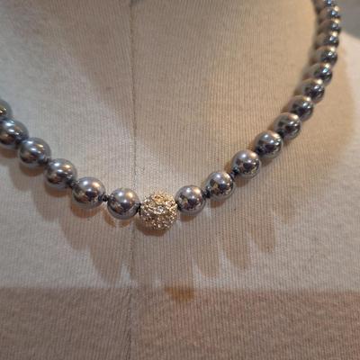 Sale Photo Thumbnail #573: silver tone pearl style necklace- costume