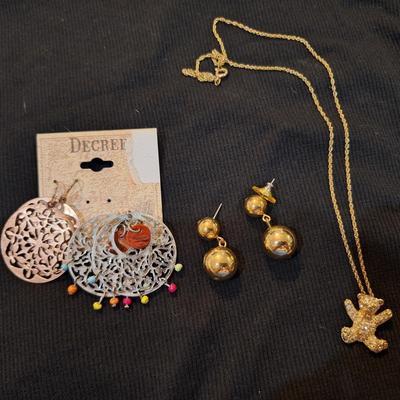 Sale Photo Thumbnail #590: Earrings and necklace