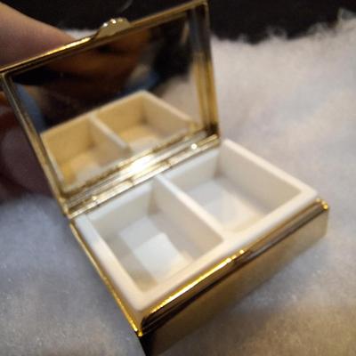 Sale Photo Thumbnail #656: small trinket box approx. 1 inch wide