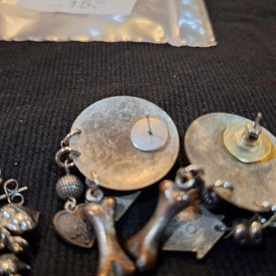 Sale Photo Thumbnail #685: 2 pair silver tone earrings