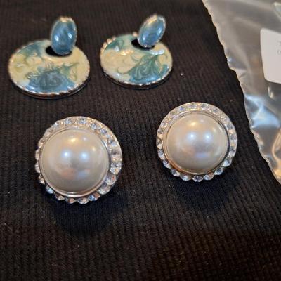 Sale Photo Thumbnail #690: earrings bundle- no backs