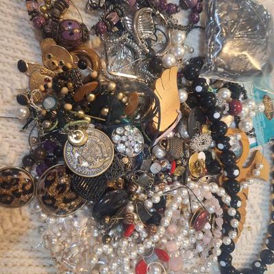 Sale Photo Thumbnail #729: weighs a couple of pounds and will be placed in a zip lock bag -items will be tangled.