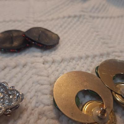 Sale Photo Thumbnail #755: 3 pair earrings