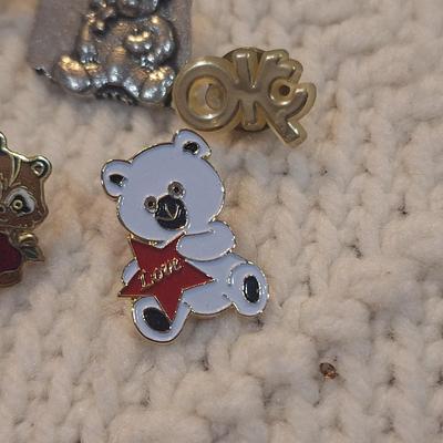Sale Photo Thumbnail #795: label pins