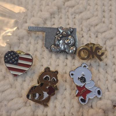 Sale Photo Thumbnail #792: label pins