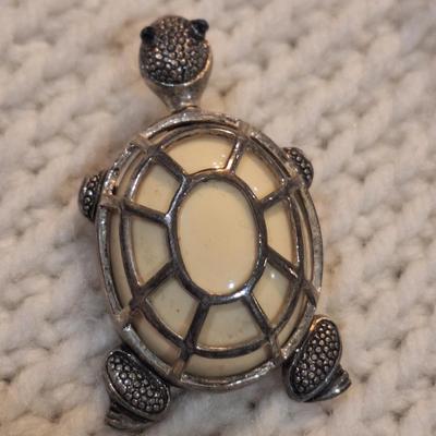 Sale Photo Thumbnail #801: no markings to indicate if it is or is not sterling. 