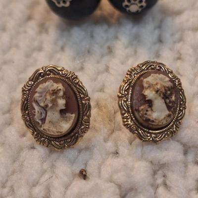 Sale Photo Thumbnail #818: earrings bundle 4 pair