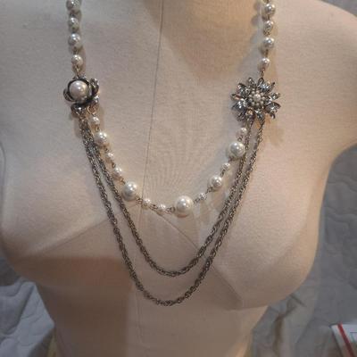 Sale Photo Thumbnail #866: silver tone necklace with white beads