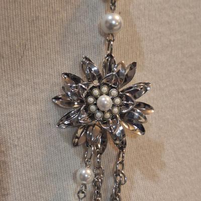 Sale Photo Thumbnail #870: silver tone necklace with white beads