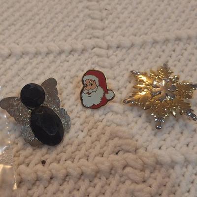 Sale Photo Thumbnail #876: 2 lapel pins