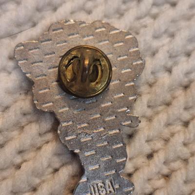 Sale Photo Thumbnail #912: Betty Boop lapel pin