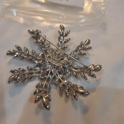 Sale Photo Thumbnail #952: snowflake brooch