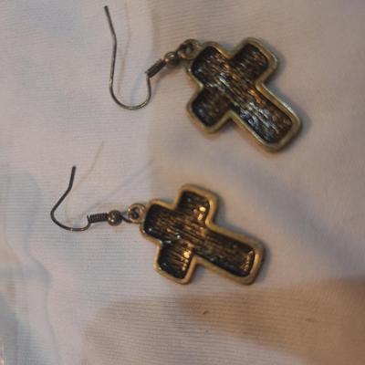 Sale Photo Thumbnail #970: 2 pair earrings