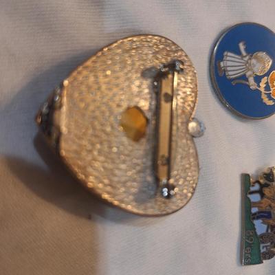 Sale Photo Thumbnail #976: lapel pins