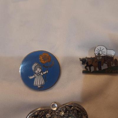 Sale Photo Thumbnail #975: lapel pins