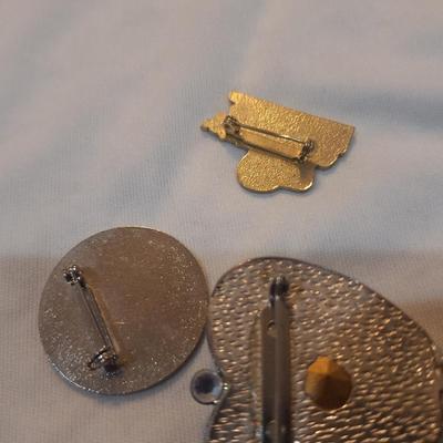 Sale Photo Thumbnail #978: lapel pins