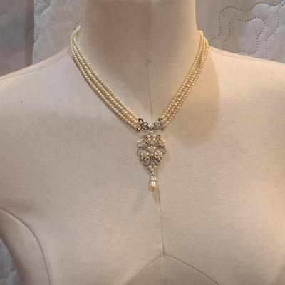 Sale Photo Thumbnail #1130: vintage faux peal necklace with filagree brooch