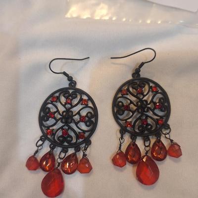 Sale Photo Thumbnail #1157: 2 pair earrings, black and reds