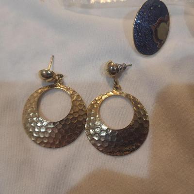 Sale Photo Thumbnail #1343: 3 pair earrings