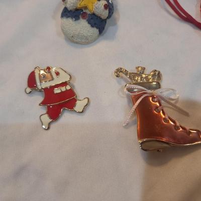 Sale Photo Thumbnail #1397: Christmas Jewelry- brooches and other
