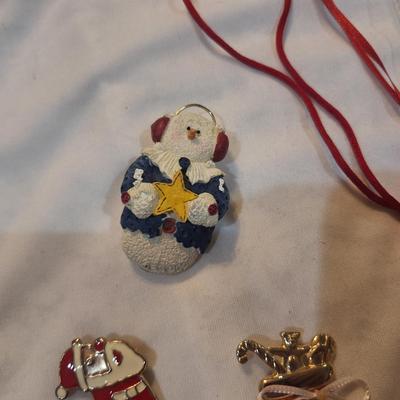 Sale Photo Thumbnail #1398: Christmas Jewelry- brooches and other