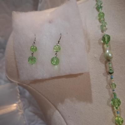 Sale Photo Thumbnail #1401: long necklace that can be doubled over to be a short one also.