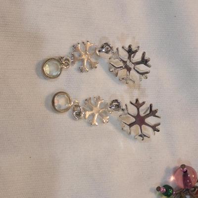 Sale Photo Thumbnail #1405: super cute holiday earrings.