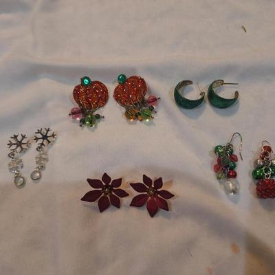 Sale Photo Thumbnail #1404: super cute holiday earrings.