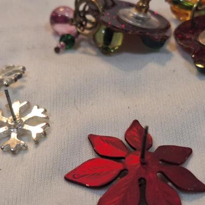 Sale Photo Thumbnail #1411: super cute holiday earrings.