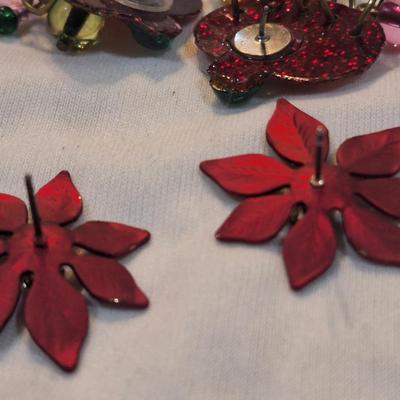 Sale Photo Thumbnail #1410: super cute holiday earrings.