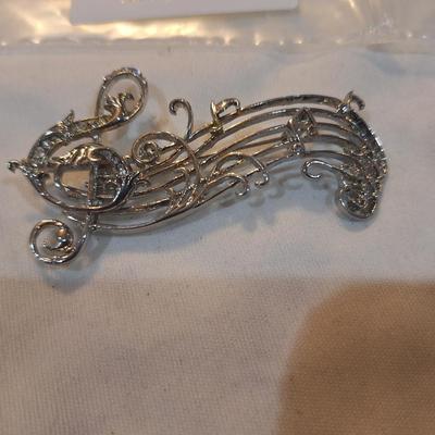Sale Photo Thumbnail #1518: music staff brooch with treble clef and notes