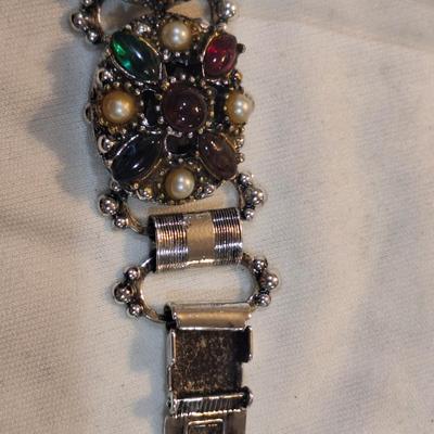 Sale Photo Thumbnail #1531: see photos.  in first picture at the top near the clasp the large center stone is missing.  You have to look to notice it.