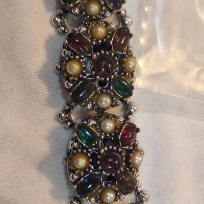 Sale Photo Thumbnail #1532: see photos.  in first picture at the top near the clasp the large center stone is missing.  You have to look to notice it.