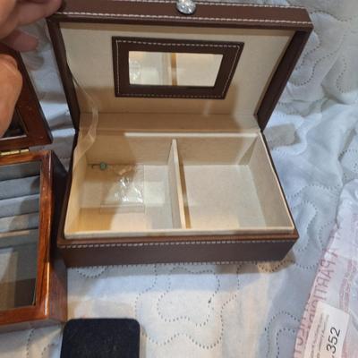 Sale Photo Thumbnail #1543: small jewelry boxes