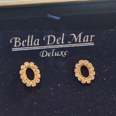 Sale Photo Thumbnail #1558: Bella Del Mar jewelry set- earrings, necklace and bracelet