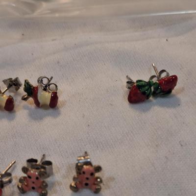 Sale Photo Thumbnail #1580: Earrings bundle