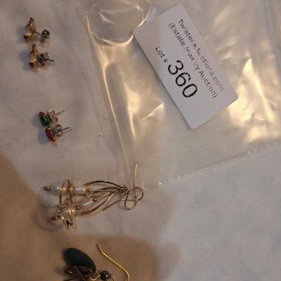 Sale Photo Thumbnail #1578: Earrings bundle