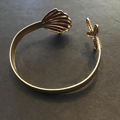 Starfish and seashell fashion bracelet