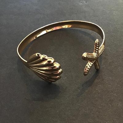 Starfish and seashell fashion bracelet